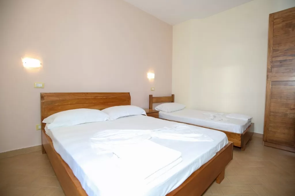 Jerolda - 16 - STD TRPL SV 4.jpg